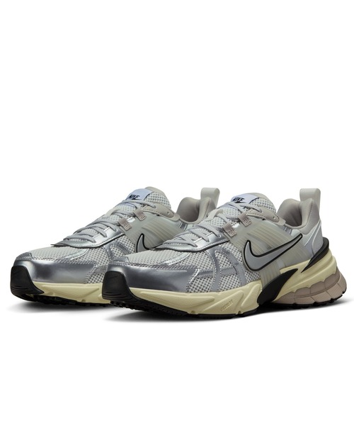 NIKE（ナイキ）の「NIKE V2K RUN HJ4497-100（スニーカー）」 - WEAR