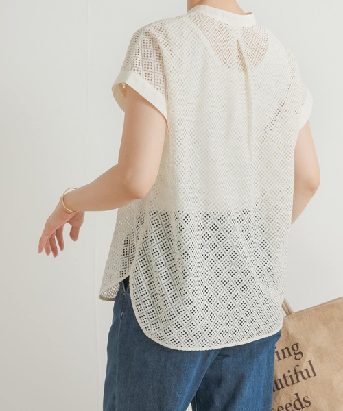 URBAN RESEARCH DOORS（アーバンリサーチドアーズ）の「幾何学レースブラウス（シャツ/ブラウス・レディース・アイボリー/ブラウン・MEDIUM）」の8枚目の写真