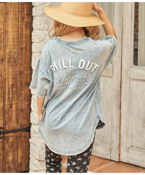 anap mimpi（アナップミンピ）の「ウォッシュ加工 サーフ 刺繍 インディゴ デニム Tシャツ（Tシャツ/カットソー・レディース・ブルー/ライトブルー・FREE）」の2枚目の写真