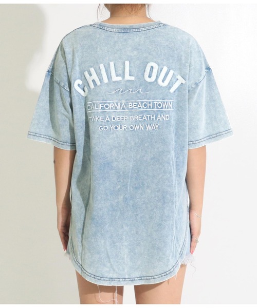 anap mimpi（アナップミンピ）の「ウォッシュ加工 サーフ 刺繍 インディゴ デニム Tシャツ（Tシャツ/カットソー・レディース・ブルー/ライトブルー・FREE）」の3枚目の写真