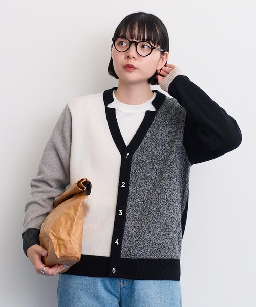 I am I in fact...（アイアムアイインファクト）の「UPW数字刺繍Vカーディガン（カーディガン/ボレロ・レディース・ピンク/サックスブルー/グリーン/グレー/ブラック/マルチ/ブラック系その他・FREE）」の3枚目の写真