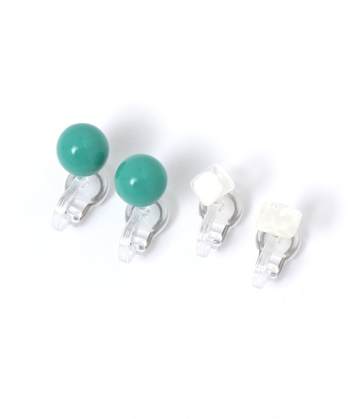 studio CLIP(スタディオクリップ)の「【やさしクリップ】カラーボール(イヤリング・レディース・グレー/ライトグレー/グリーン・FREE)」の1枚目の写真