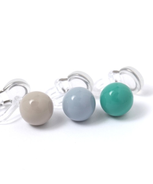 studio CLIP(スタディオクリップ)の「【やさしクリップ】カラーボール(イヤリング・レディース・グレー/ライトグレー/グリーン・FREE)」の4枚目の写真