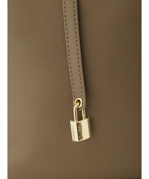 SNIDEL（スナイデル）の「パッドロックトートバッグ（トートバッグ・レディース・ブラック/ベージュ/モカ・FREE）」の10枚目の写真