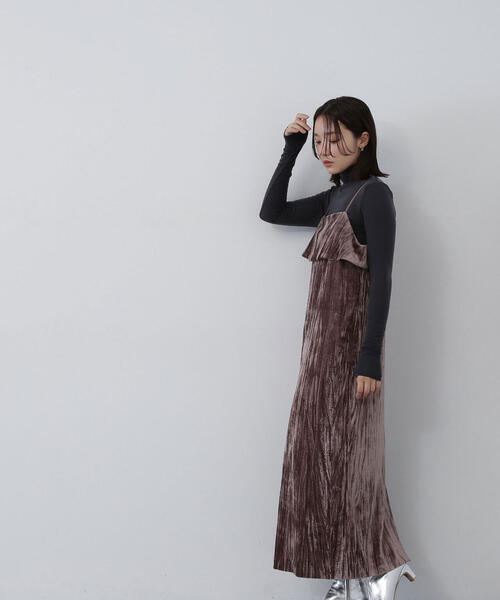 NATURAL BEAUTY BASIC(ナチュラルビューティーベーシック)の「◇ベロアナローキャミワンピース(ワンピース・レディース・ブラウン/オリーブ・MEDIUM)」の4枚目の写真