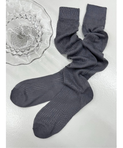 F i.n.t(フィント)の「コットンシアーリブハイソックス/fint(ソックス/靴下・レディース・オフホワイト/グレー・FREE)」の1枚目の写真