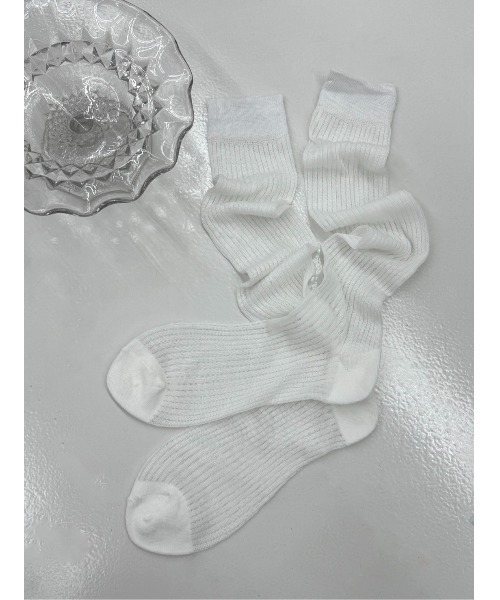 F i.n.t(フィント)の「コットンシアーリブハイソックス/fint(ソックス/靴下・レディース・オフホワイト/グレー・FREE)」の4枚目の写真