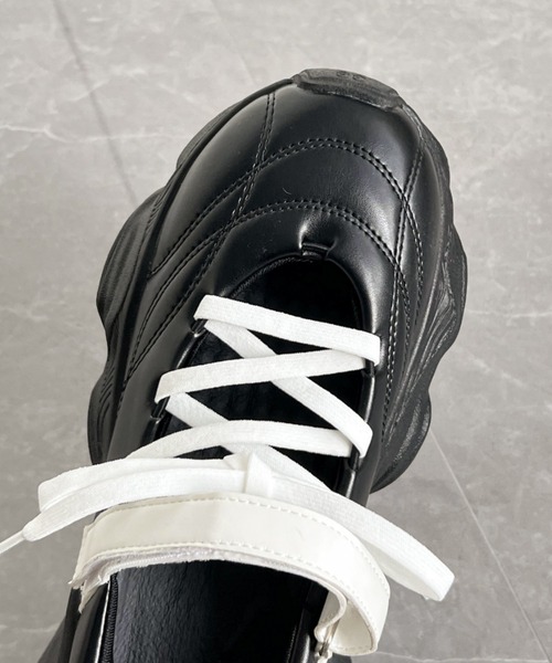 Shoes in Closet（シューズインクローゼット）の「軽量厚底 ボリューミー ストレッチ シューレース メリージェーン スニーカー 938（スニーカー・レディース・ブラック/ブラック×ホワイト・LL/M/XS/S/L）」の3枚目の写真