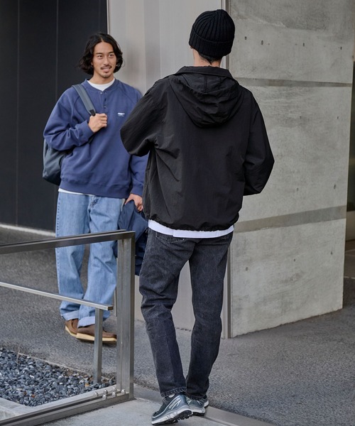 THE CRAFT CREW PRODUCTS(ザクラフトクループロダクツ)の「2WAY ビッグシルエット テック撥水ナイロンドロストフード付きスタンドブルゾン【THE CRAFT CREW PRODUCTS】(ブルゾン・メンズ・ライトグレー/ダークネイビー/ブラウン/ブラック・S/M/L)」の8枚目の写真
