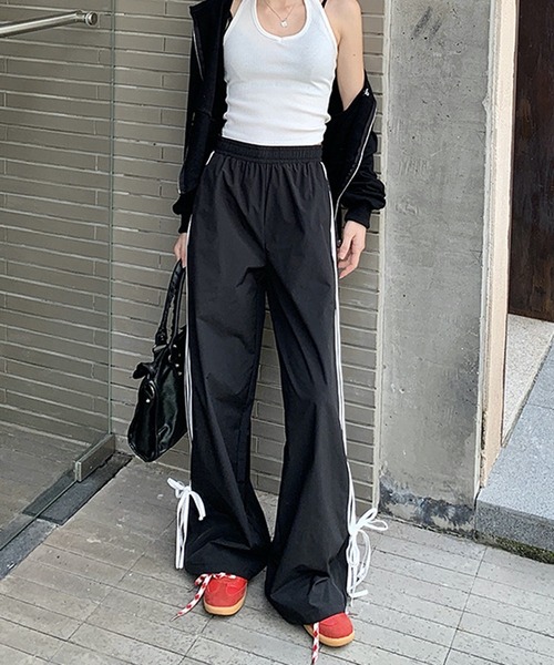 HALEY PESCA（ヘーリーペスカ）の「HALEY PESCA/ルーズデザイン　リボン付きトラックパンツ（スウェットパンツ・レディース・ブラック・LARGE/MEDIUM/SMALL）」の5枚目の写真