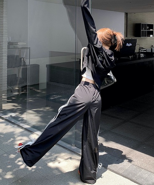 HALEY PESCA（ヘーリーペスカ）の「HALEY PESCA/ルーズデザイン　リボン付きトラックパンツ（スウェットパンツ・レディース・ブラック・LARGE/MEDIUM/SMALL）」の17枚目の写真