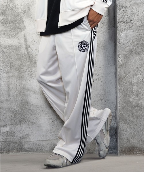 BAYBLO（ベイブロ）の「(GV)ユニセックス SETUP対応　サイドラインワイド トラックパンツ（その他パンツ・メンズ・ブラック/アイボリー/チャコールグレー/グリーン・M/L/LL）」の2枚目の写真