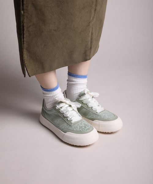 shoes365(シューズスリーシックスファイヴ)の「【shoes365】異素材パッチワークデザインスニーカー(スニーカー・レディース・グリーン/ピンク/オフホワイト・22.5cm/23.0cm/23.5cm/24.0cm/24.5cm/25.0cm)」の2枚目の写真