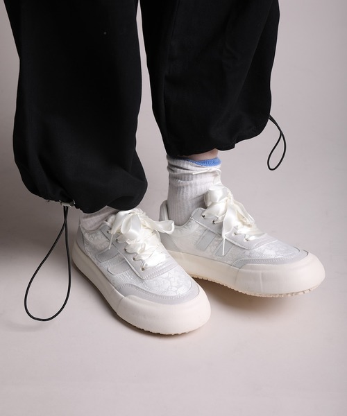 shoes365(シューズスリーシックスファイヴ)の「【shoes365】異素材パッチワークデザインスニーカー(スニーカー・レディース・グリーン/ピンク/オフホワイト・22.5cm/23.0cm/23.5cm/24.0cm/24.5cm/25.0cm)」の7枚目の写真