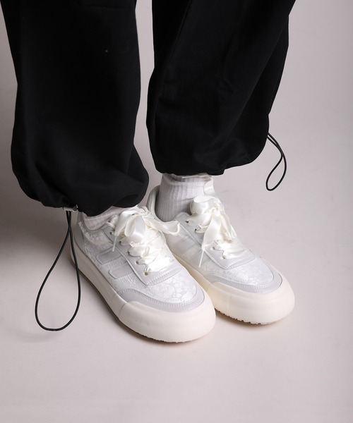 shoes365(シューズスリーシックスファイヴ)の「【shoes365】異素材パッチワークデザインスニーカー(スニーカー・レディース・グリーン/ピンク/オフホワイト・22.5cm/23.0cm/23.5cm/24.0cm/24.5cm/25.0cm)」の8枚目の写真