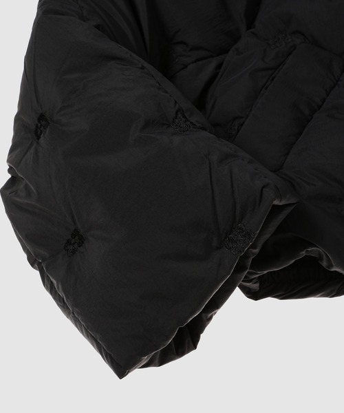 GANNI（ガニー）の「Nylon Tech Puffer Short Jacket（ダウンジャケット/コート・レディース・ブラック・34/36/38）」の6枚目の写真