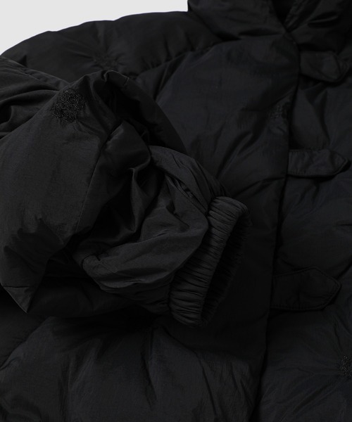 GANNI（ガニー）の「Nylon Tech Puffer Short Jacket（ダウンジャケット/コート・レディース・ブラック・34/36/38）」の7枚目の写真