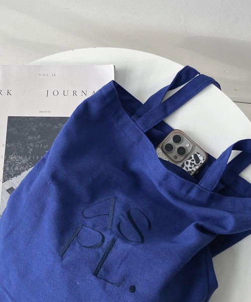 AS KNOW AS plus（アズノゥアズプラス）の「AS KNOW AS plus 刺繍ロゴ カラートートバッグ（トートバッグ・レディース・アイボリー/ブルー/チャコール/イエロー/ピンク/アイボリー系/ブラック系/ブルー系/グリーン系/ピンク系・FREE）」の8枚目の写真