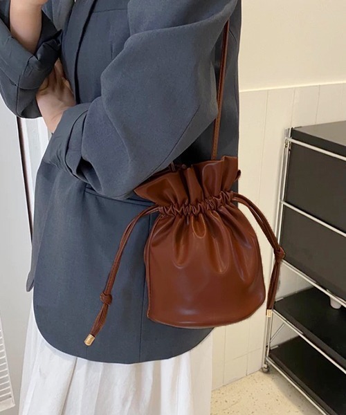 ad thie（アドティエ）の「ドローストリング 巾着ショルダーバッグ（ショルダーバッグ・レディース・オフホワイト/ブラック/ピンク/ブラウン・FREE）」の15枚目の写真