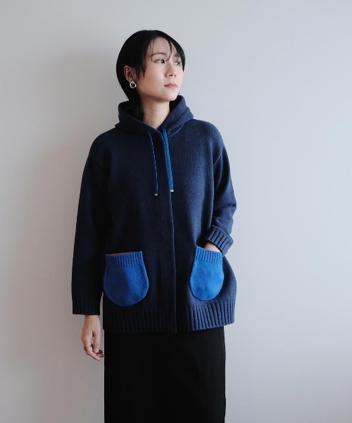 CASA PICONE(カーサピッコーネ)の「フード付きニットカーディガン(ニット/セーター・レディース・グレー/ネイビー・M/L)」の18枚目の写真