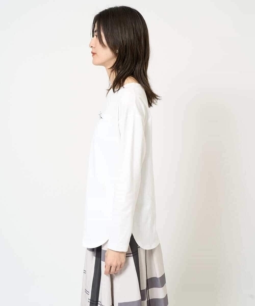 a.v.v(アーヴェヴェ)の「ハンドレター調ロゴ刺繍ロンT(Tシャツ/カットソー・レディース・グレー系その他/ホワイト・34/36/38/40/42)」の16枚目の写真