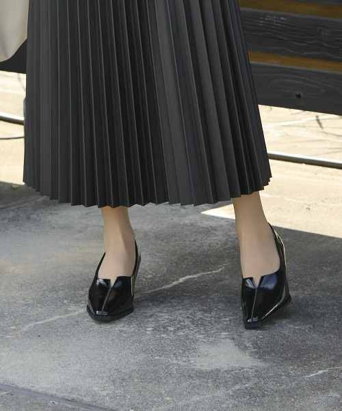 7days Life Styling（セブンデイズライフスタイリング）の「センターシームVカットデザインパンプス（ワイズ２Ｅ）（オフィス女子モニターコラボ）（パンプス・レディース・ブラック/ブラック系その他・LL/L/M/S）」の19枚目の写真