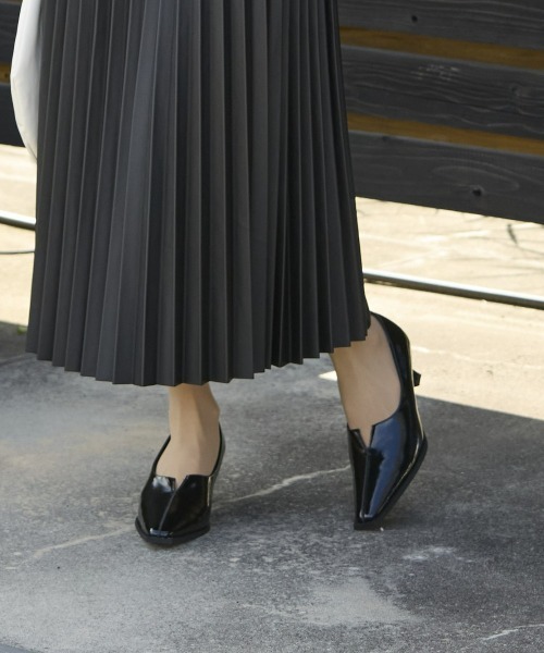 7days Life Styling（セブンデイズライフスタイリング）の「センターシームVカットデザインパンプス（ワイズ２Ｅ）（オフィス女子モニターコラボ）（パンプス・レディース・ブラック/ブラック系その他・LL/L/M/S）」の20枚目の写真