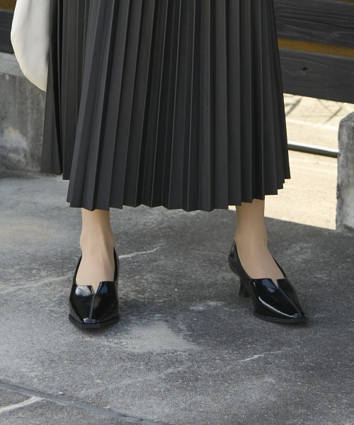 7days Life Styling（セブンデイズライフスタイリング）の「センターシームVカットデザインパンプス（ワイズ２Ｅ）（オフィス女子モニターコラボ）（パンプス・レディース・ブラック/ブラック系その他・LL/L/M/S）」の21枚目の写真