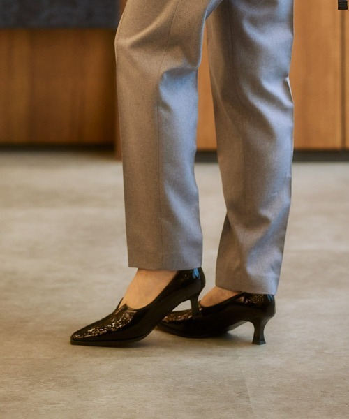 7days Life Styling（セブンデイズライフスタイリング）の「センターシームVカットデザインパンプス（ワイズ２Ｅ）（オフィス女子モニターコラボ）（パンプス・レディース・ブラック/ブラック系その他・LL/L/M/S）」の14枚目の写真