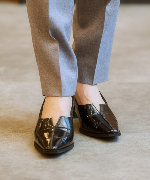 7days Life Styling（セブンデイズライフスタイリング）の「センターシームVカットデザインパンプス（ワイズ２Ｅ）（オフィス女子モニターコラボ）（パンプス・レディース・ブラック/ブラック系その他・LL/L/M/S）」の15枚目の写真