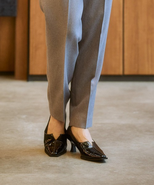 7days Life Styling（セブンデイズライフスタイリング）の「センターシームVカットデザインパンプス（ワイズ２Ｅ）（オフィス女子モニターコラボ）（パンプス・レディース・ブラック/ブラック系その他・LL/L/M/S）」の16枚目の写真