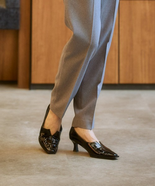 7days Life Styling（セブンデイズライフスタイリング）の「センターシームVカットデザインパンプス（ワイズ２Ｅ）（オフィス女子モニターコラボ）（パンプス・レディース・ブラック/ブラック系その他・LL/L/M/S）」の17枚目の写真