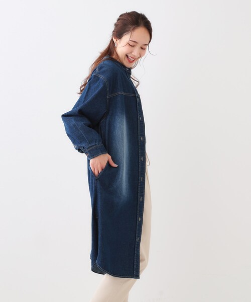 SHOO・LA・RUE（シューラルー）の「【洗える/体型カバー】デニム シャツワンピース（ワンピース・レディース・ネイビー/ブルー/チャコールグレー・02/01/04/03）」の19枚目の写真