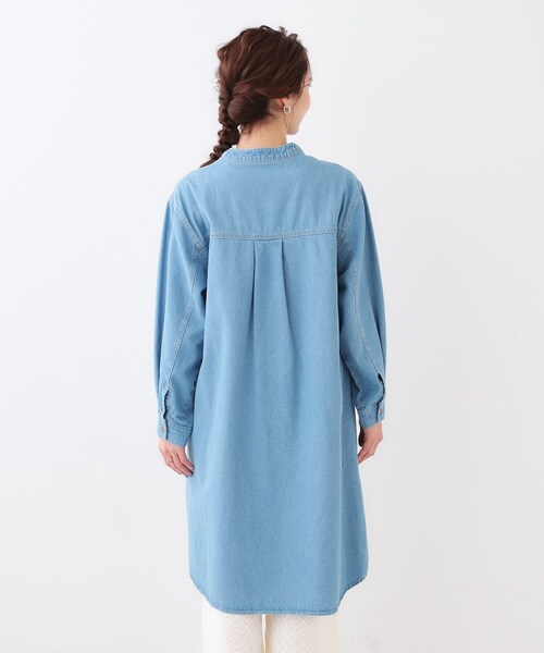 SHOO・LA・RUE（シューラルー）の「【洗える/体型カバー】デニム シャツワンピース（ワンピース・レディース・ネイビー/ブルー/チャコールグレー・02/01/04/03）」の16枚目の写真