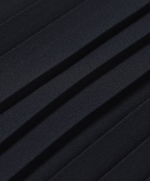 amaca(アマカ)の「ソフトストレッチジョーゼットランダムプリーツスカート(スカート・レディース・ダークネイビー/ベージュ・38)」の10枚目の写真