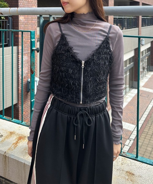 ISOOK（アイスー）の「【ISOOK / アイスー】カットフェザーフロントジップビスチェ / ラメ ファー キャミソール ノースリーブ タンクトップ クロップド丈 ショート丈 ブラウン ブラック 茶 黒 ZOZOTOWN限定（キャミソール・レディース・ブラウン/ブラック・FREE）」の20枚目の写真