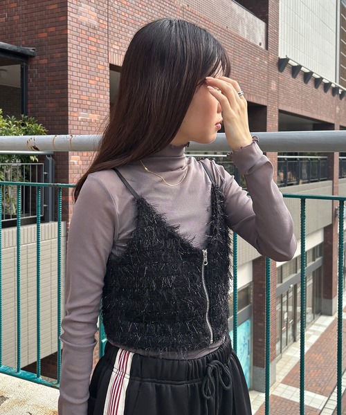 ISOOK（アイスー）の「【ISOOK / アイスー】カットフェザーフロントジップビスチェ / ラメ ファー キャミソール ノースリーブ タンクトップ クロップド丈 ショート丈 ブラウン ブラック 茶 黒 ZOZOTOWN限定（キャミソール・レディース・ブラウン/ブラック・FREE）」の18枚目の写真