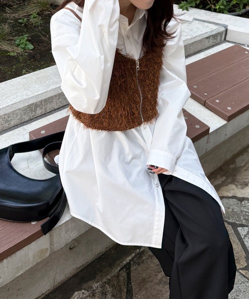 ISOOK（アイスー）の「【ISOOK / アイスー】カットフェザーフロントジップビスチェ / ラメ ファー キャミソール ノースリーブ タンクトップ クロップド丈 ショート丈 ブラウン ブラック 茶 黒 ZOZOTOWN限定（キャミソール・レディース・ブラウン/ブラック・FREE）」の4枚目の写真