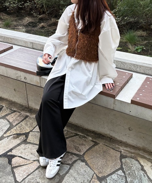 ISOOK（アイスー）の「【ISOOK / アイスー】カットフェザーフロントジップビスチェ / ラメ ファー キャミソール ノースリーブ タンクトップ クロップド丈 ショート丈 ブラウン ブラック 茶 黒 ZOZOTOWN限定（キャミソール・レディース・ブラウン/ブラック・FREE）」の21枚目の写真