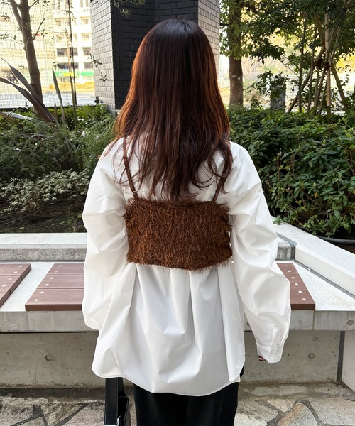 ISOOK（アイスー）の「【ISOOK / アイスー】カットフェザーフロントジップビスチェ / ラメ ファー キャミソール ノースリーブ タンクトップ クロップド丈 ショート丈 ブラウン ブラック 茶 黒 ZOZOTOWN限定（キャミソール・レディース・ブラウン/ブラック・FREE）」の5枚目の写真