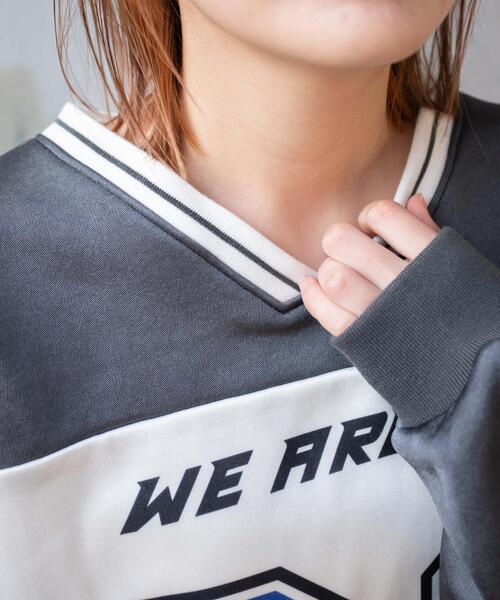 WEGO(ウィゴー)の「WEGO/VネックナンバリングサテンBIGスウェット(スウェット・レディース・ブラック/スミクロ・FREE)」の7枚目の写真