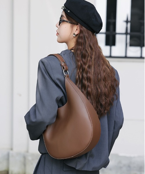 NiiNa（ニーナ）の「【NiiNa】【高品質牛革】2way ワンハンドルムーンレザーバッグ（ショルダーバッグ・レディース・ブラウン/ダークブラウン/ブラック・FREE）」の3枚目の写真