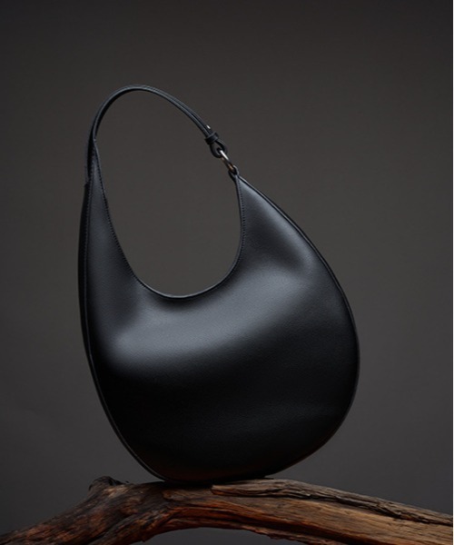 NiiNa（ニーナ）の「【NiiNa】【高品質牛革】2way ワンハンドルムーンレザーバッグ（ショルダーバッグ・レディース・ブラウン/ダークブラウン/ブラック・FREE）」の2枚目の写真