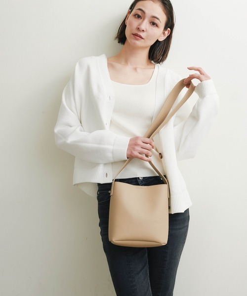 AT CREATION(アットクリエイション)の「EM:トゥズショルダー 軽量約300g(ショルダーバッグ・レディース・ベージュ/ブラック/シルバー・FREE)」の1枚目の写真