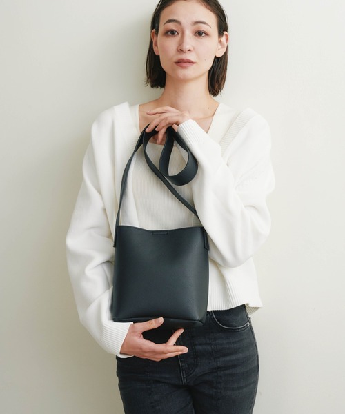 AT CREATION(アットクリエイション)の「EM:トゥズショルダー 軽量約300g(ショルダーバッグ・レディース・ベージュ/ブラック/シルバー・FREE)」の2枚目の写真