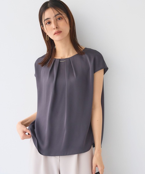 CROSS FUNCTION（クロスファンクション）の「《シワになりにくい》正解タックフレンチスリーブサテンブラウス【CF/クロスファンクション】（シャツ/ブラウス・レディース・スモークピンク/オフホワイト/チャコールグレー・L/M）」の3枚目の写真