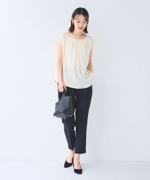 CROSS FUNCTION（クロスファンクション）の「《シワになりにくい》正解タックフレンチスリーブサテンブラウス【CF/クロスファンクション】（シャツ/ブラウス・レディース・スモークピンク/オフホワイト/チャコールグレー・L/M）」の9枚目の写真