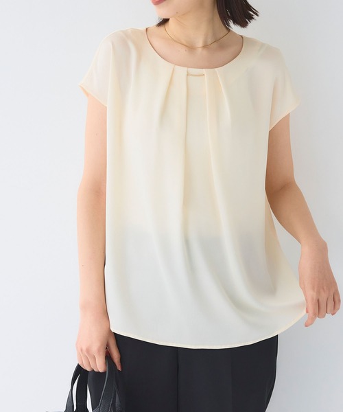 CROSS FUNCTION（クロスファンクション）の「《シワになりにくい》正解タックフレンチスリーブサテンブラウス【CF/クロスファンクション】（シャツ/ブラウス・レディース・スモークピンク/オフホワイト/チャコールグレー・L/M）」の5枚目の写真