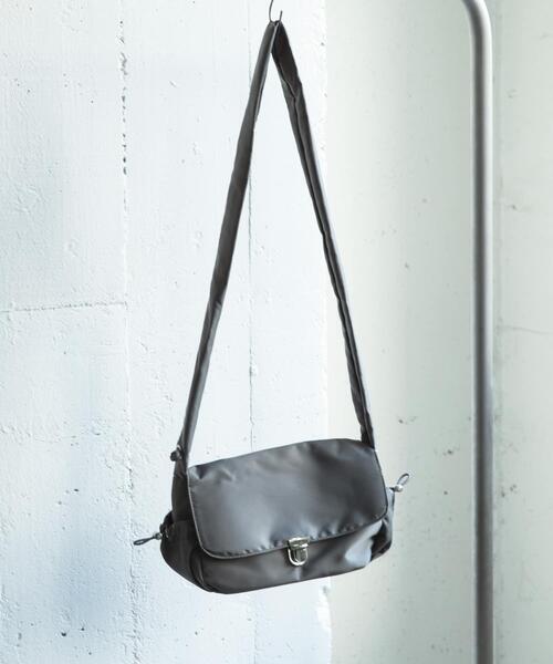 SENSE OF PLACE by URBAN RESEARCH（センスオブプレイスバイアーバンリサーチ）の「ナイロンフラップショルダーバッグ（ショルダーバッグ・メンズ・ライトブルー/ブラック/グレー・ONE）」の2枚目の写真