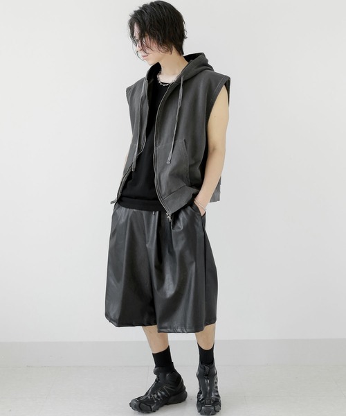 minsobi（ミンソビ）の「ピグメントウォッシュ フードジップベスト ユニセックス スウェットベスト（ベスト・メンズ・グレー/チャコールグレー・FREE）」の13枚目の写真